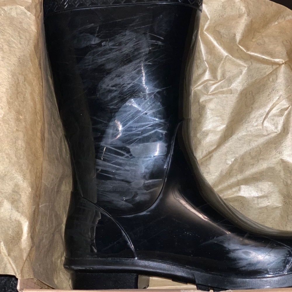 Boots - Picture 3 of 3